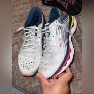 WOMEN'S WAVE SKY 6 RUNNING SHOE